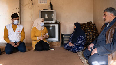 Amira and Sufyan, MSF mental health promotion team, providing an awareness session to a family in Al-Abbasi subdistrict about mental health and the services MSF provide in the non-communicable diseases clinic.