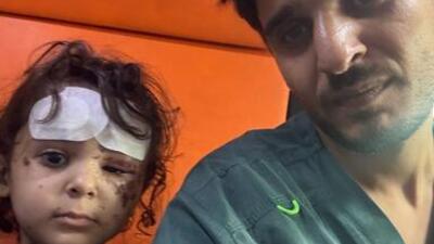 MSF Doctor Ahmed with his 4-year-old daughter Julia as they were being evacuated From Al Quds Hospital to Al Aqsa Hospital after being injured in an airstrike on their home in Gaza City.