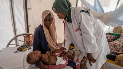 MSF Staff in Sudan treating patients