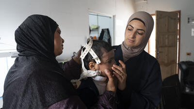 Mother and her son in Gaza MSF hospital