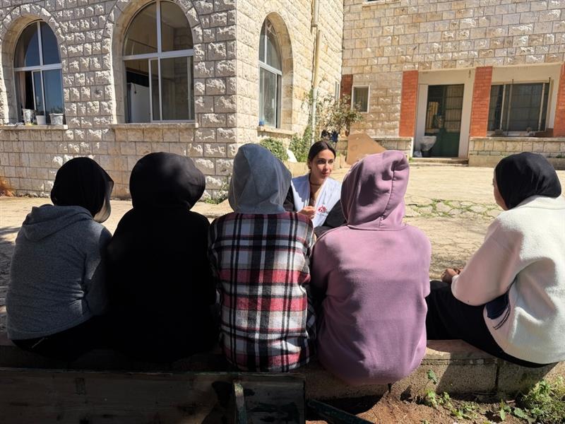 MSF staff Lebanon with migrates