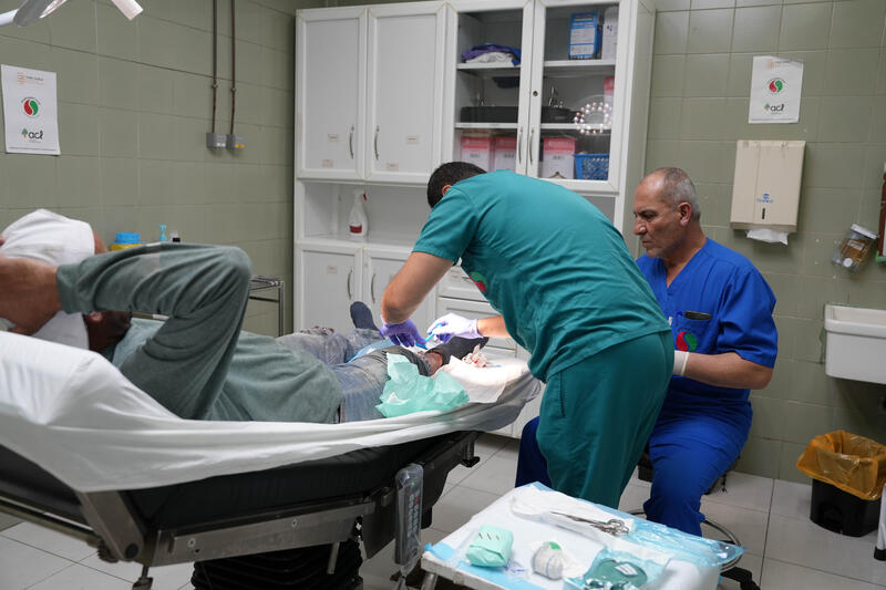 msf doctors with patient surgery