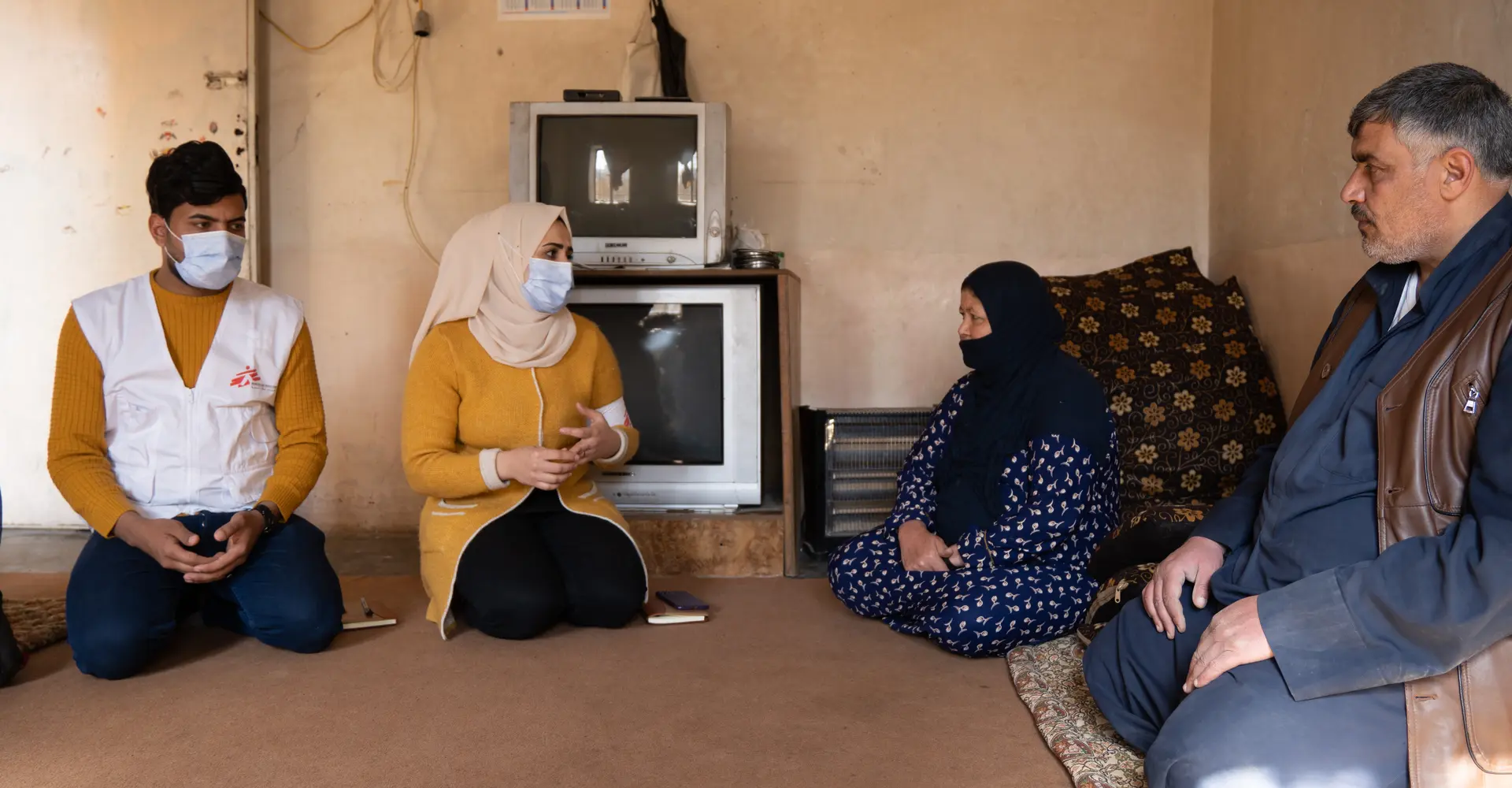 Amira and Sufyan, MSF mental health promotion team, providing an awareness session to a family in Al-Abbasi subdistrict about mental health and the services MSF provide in the non-communicable diseases clinic.