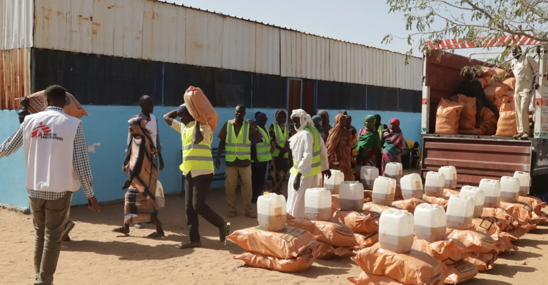 Food distribution in South Darfur 