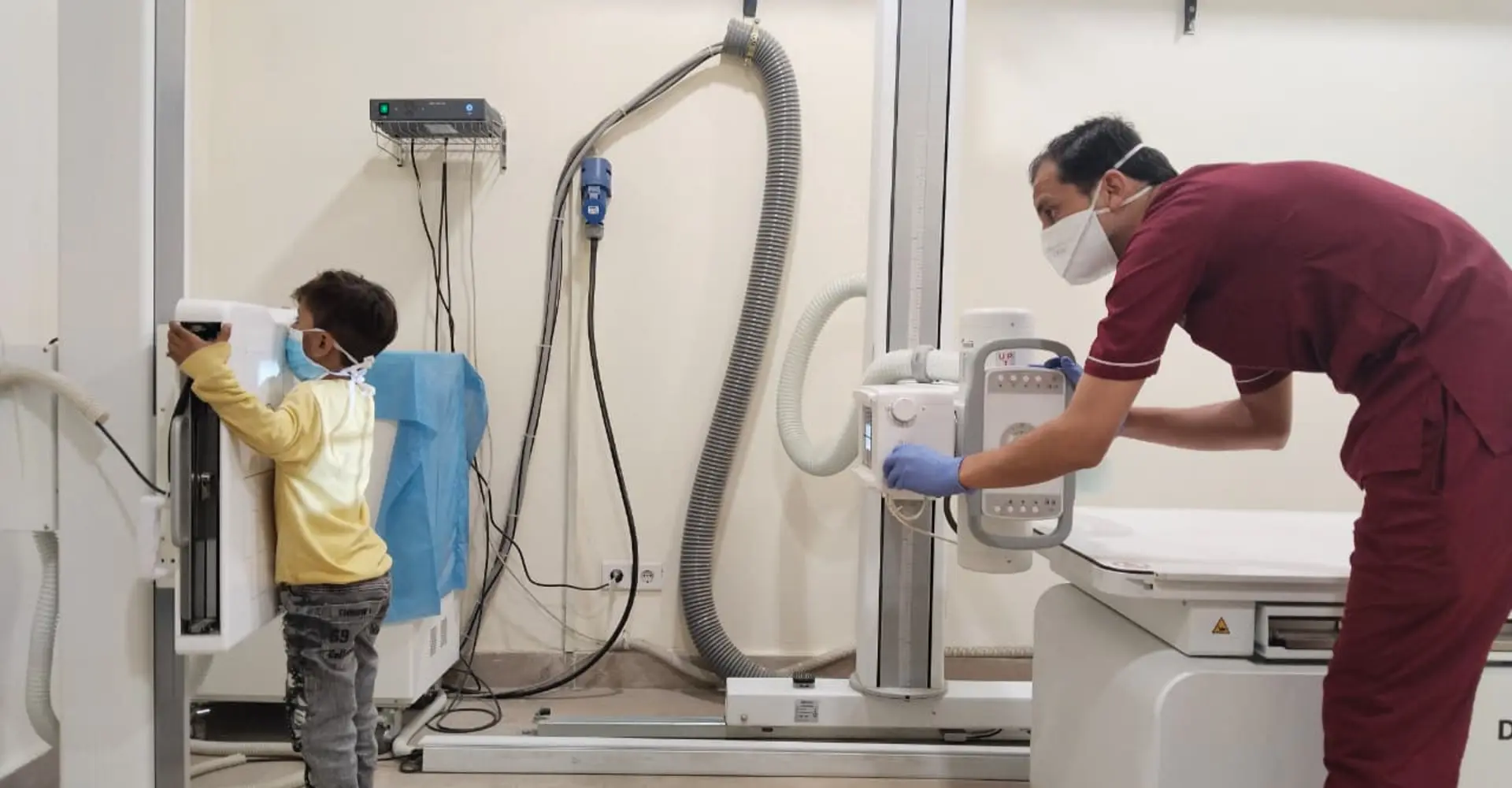 child_tuberculosis_scan_with_doctor