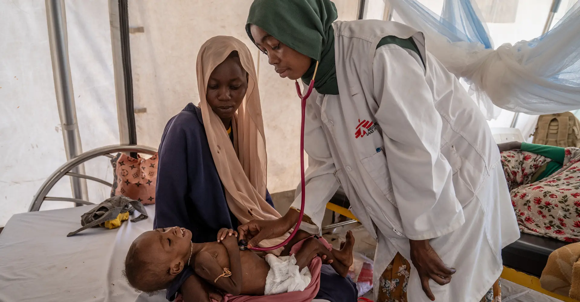 MSF Staff in Sudan treating patients