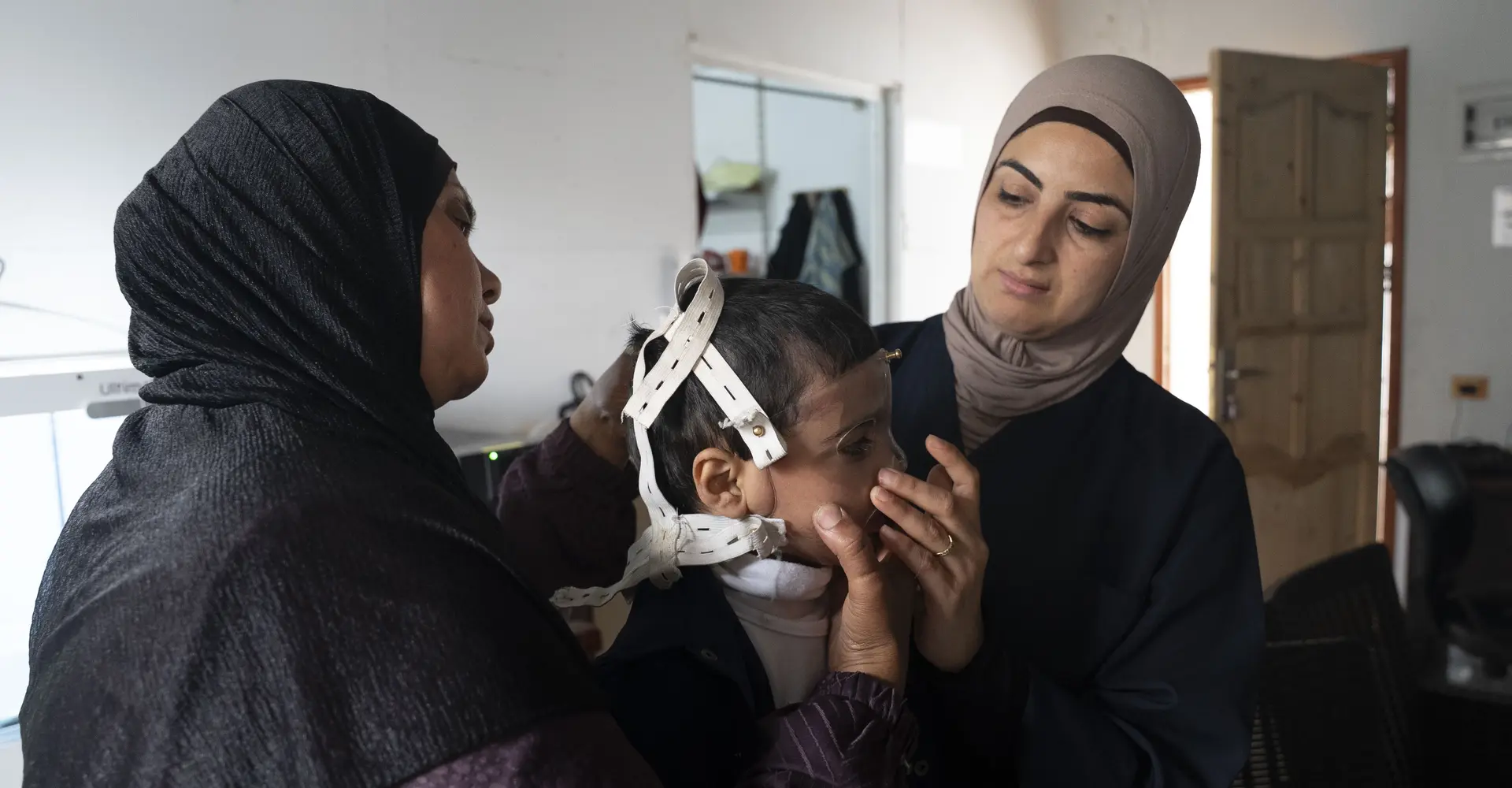 Mother and her son in Gaza MSF hospital