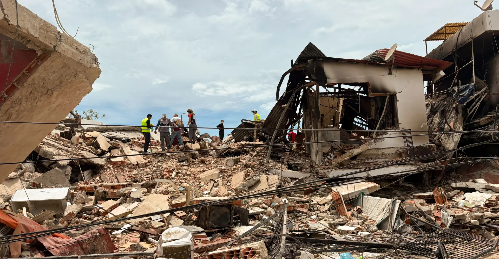 building destroyed after earthquake venezuela 