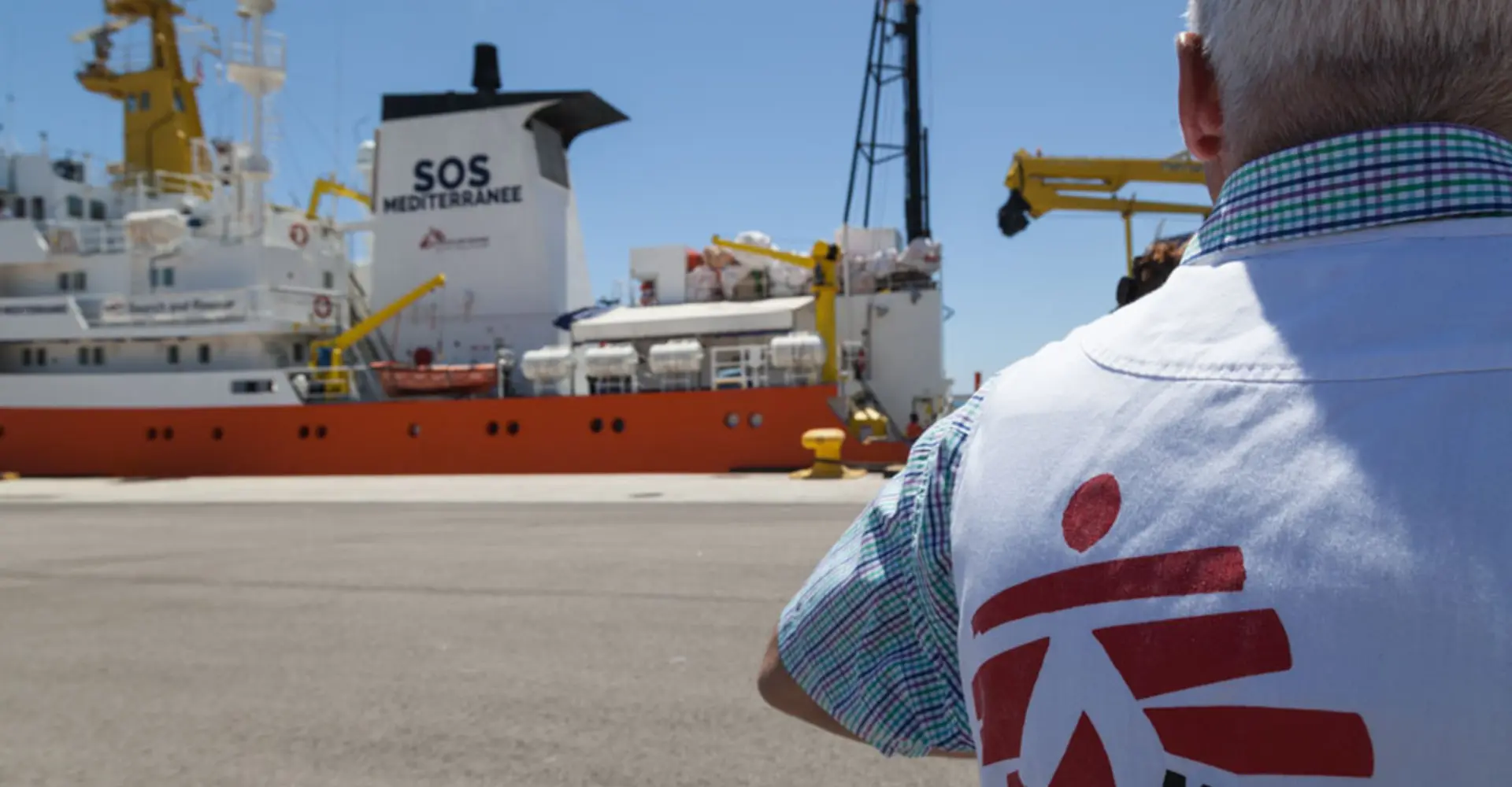 aquarius-leaves-valencia-harbour.jpg
